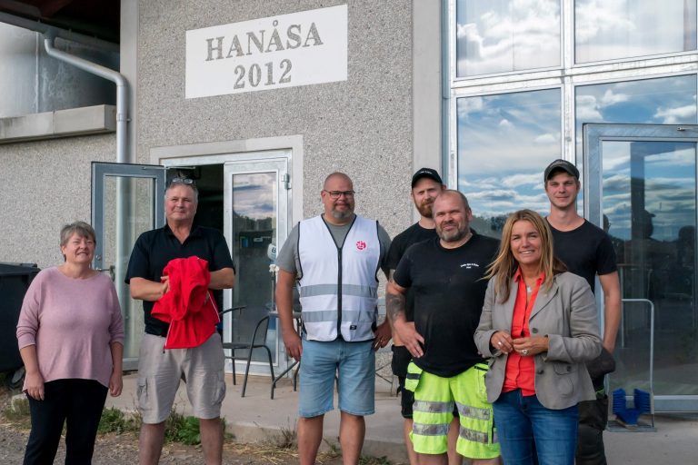 Sossar i valrörelsen i Högsby, med landsbygdsministern Anna-Caren Sätherberg (S)