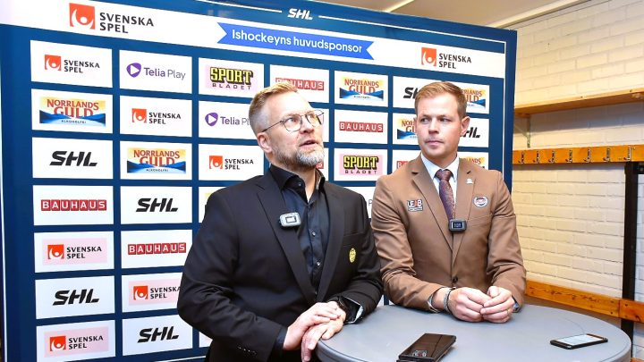 Mikko Manner, tränare i Brynäs IF, och Martin Filander, tränare i IK Oskarshamn, på en pressträff efter en match i Oskarshamn