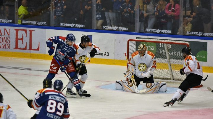 Bild från hockeymatch mellan IK Oskarshamn och Brynäs IF