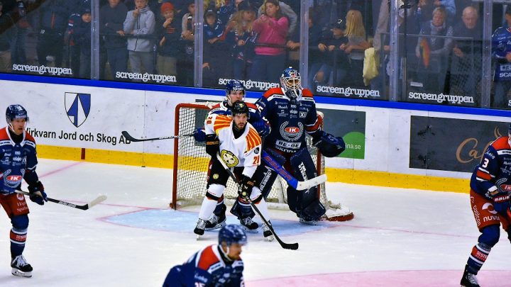 Bild från hockeymatch mellan IK Oskarshamn och Brynäs IF