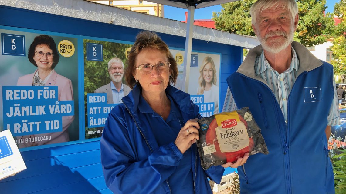 Därför tog Gudrun Brunegård (KD) med sig en falukorv till Kristdemokraternas valstuga i Oskarshamn Därför tog Gudrun Brunegård (KD) med sig en falukorv till Kristdemokraternas valstuga i Oskarshamn