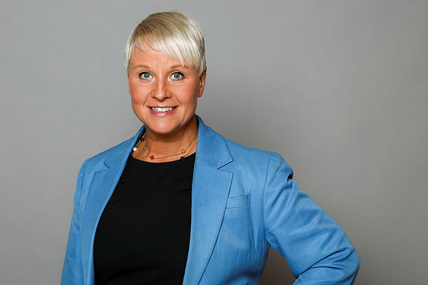 Anna Tenje, äldre- och socialförsäkringsminister