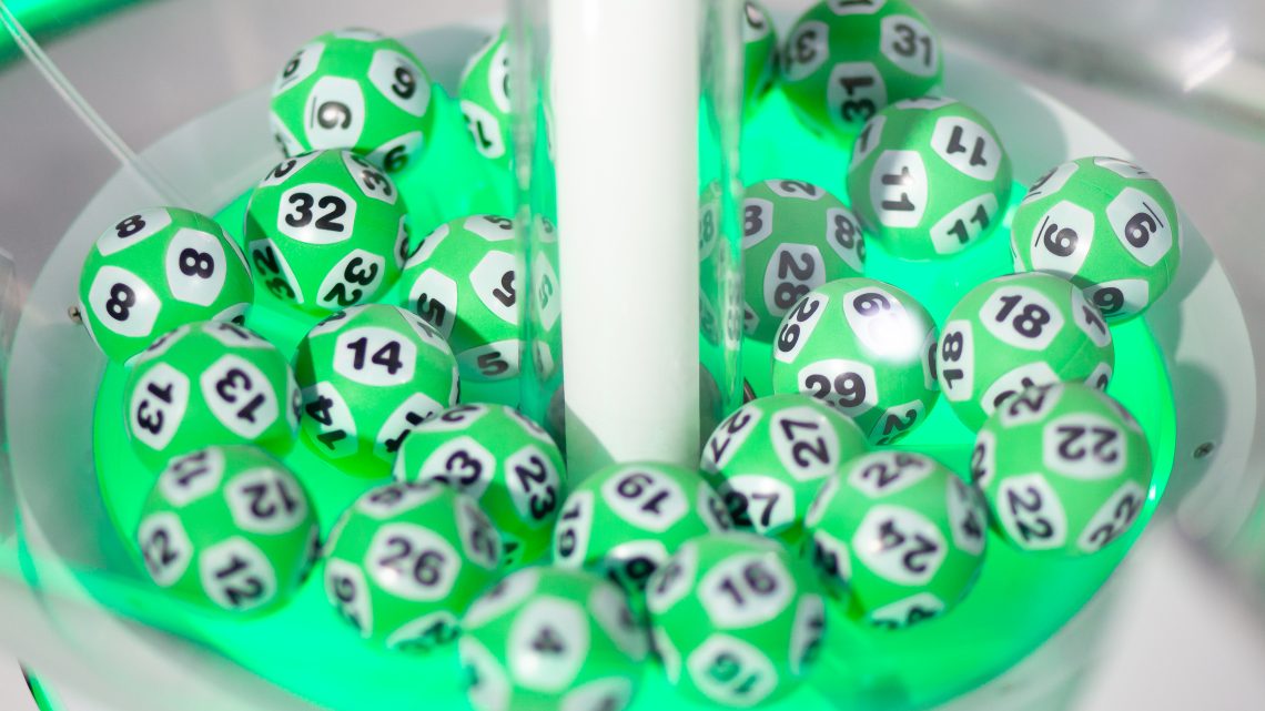 Den dubbelt lyckliga Oskarshamnskvinnan efter helgens storvinst på Lotto: ”Nämen gud, du skojar?” Den dubbelt lyckliga Oskarshamnskvinnan efter helgens storvinst på Lotto: ”Nämen gud, du skojar?”