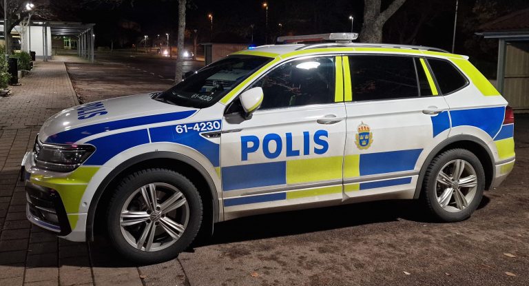 Polis på plats i Kristineberg i Oskarshamn efter ett rånförsök mot en Ica-butik