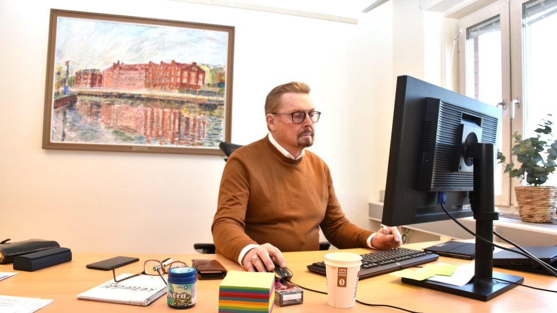 Leif Axelsson (SD): ”Det är beklagligt att han bryter det löftet” Leif Axelsson (SD): ”Det är beklagligt att han bryter det löftet”