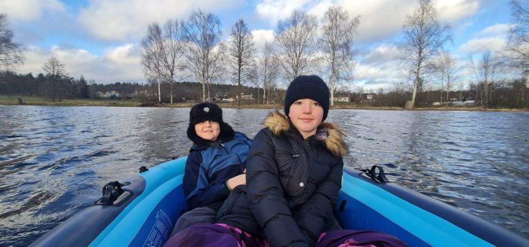 Gummibåt i Döderhultsdalen