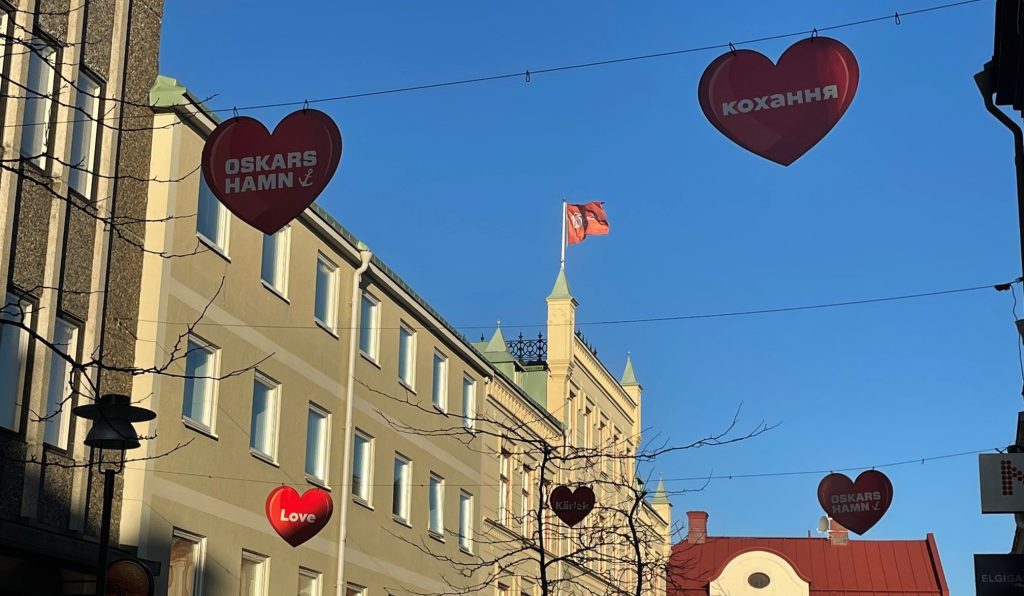 Hjärtan med kärleksbudskap i Oskarshamn