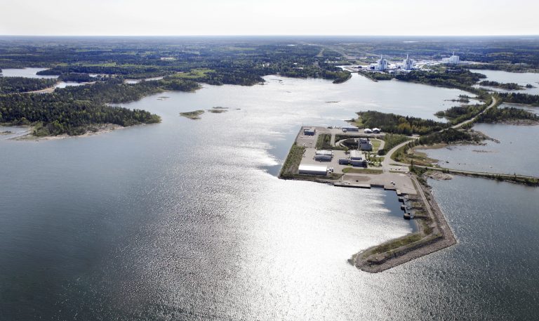 Flygfoto Forsmark och Forsmarks hamn