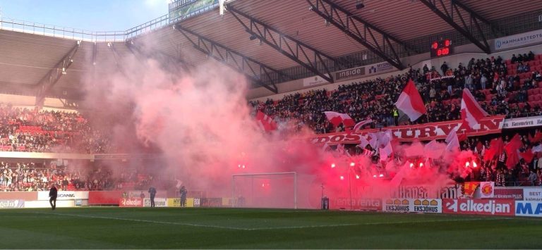 Kalmar FF-klacken på Guldfågeln Arena, innan en match mot IFK Göteborg