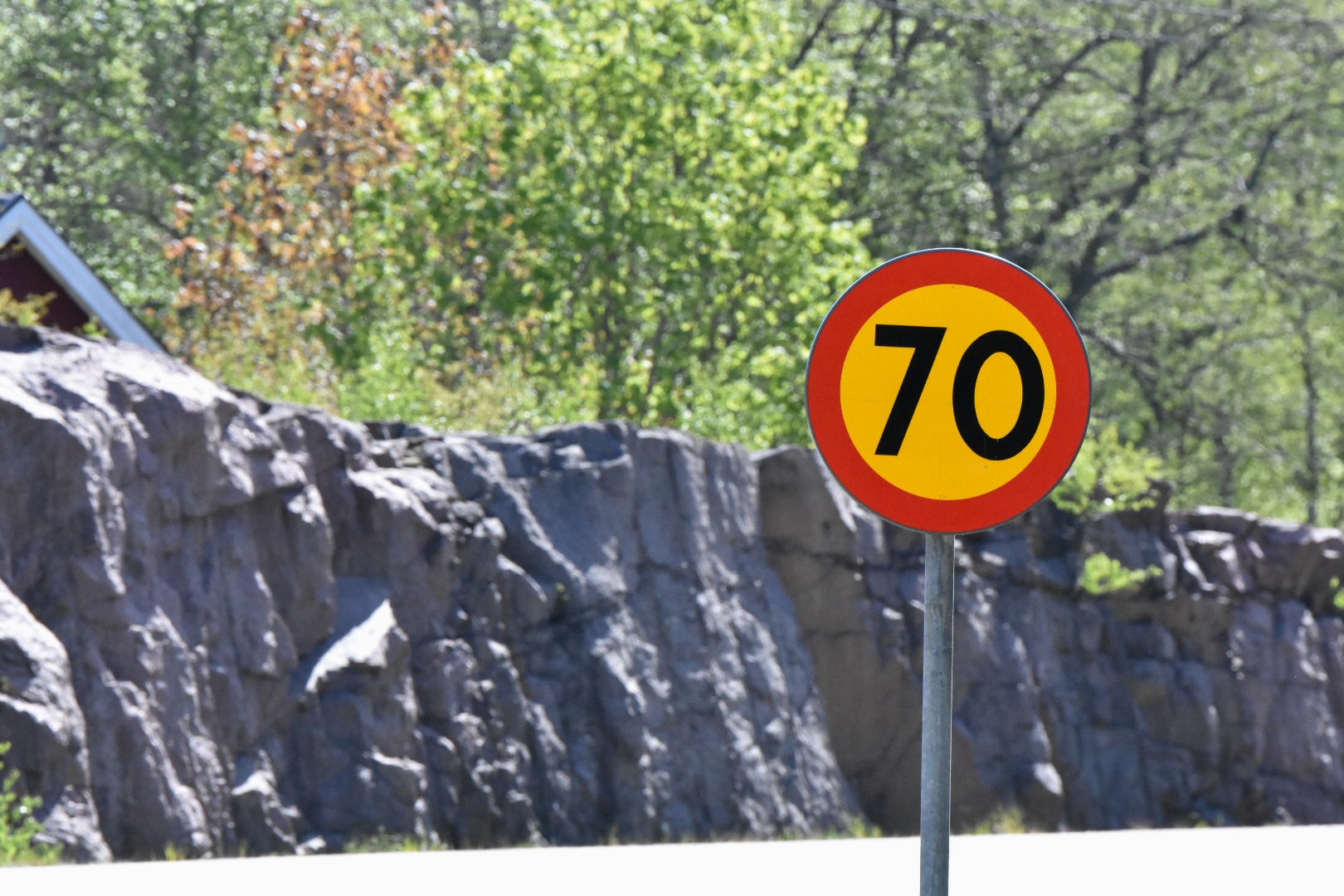 OtÄck Olycka PÅ 70 VÄg Fartdåre Orsakade En Kollision Och Smet Från Platsen Utan Att Stanna 