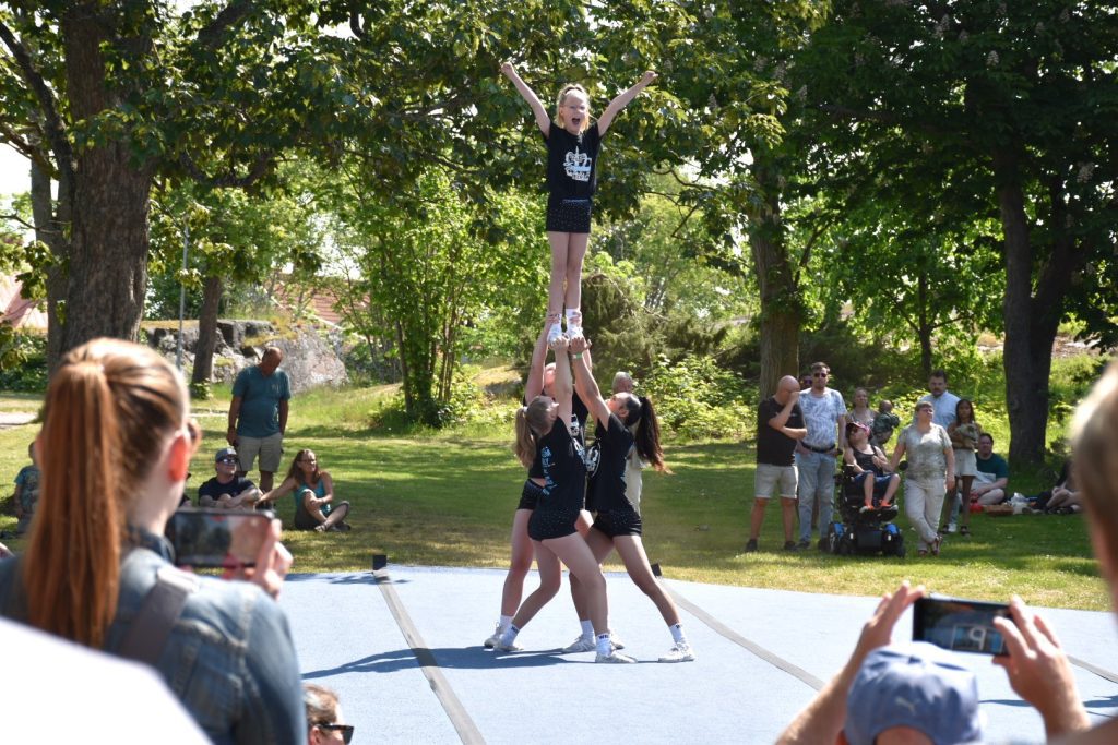 Cheerleading i Oskarshamns stadspark