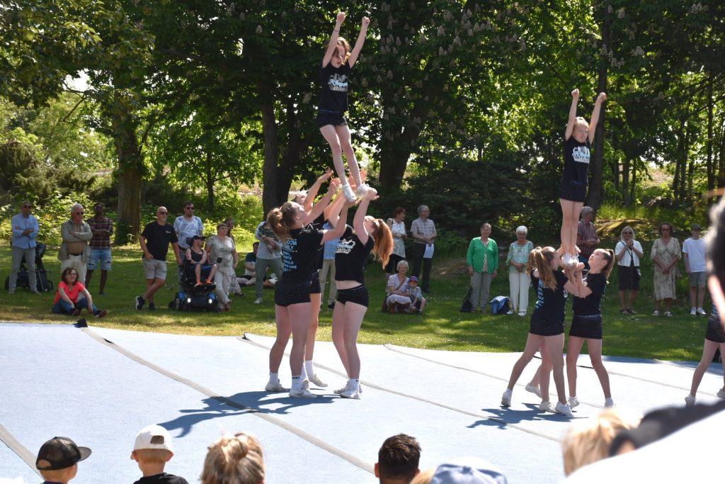 Cheerleading i Oskarshamns stadspark