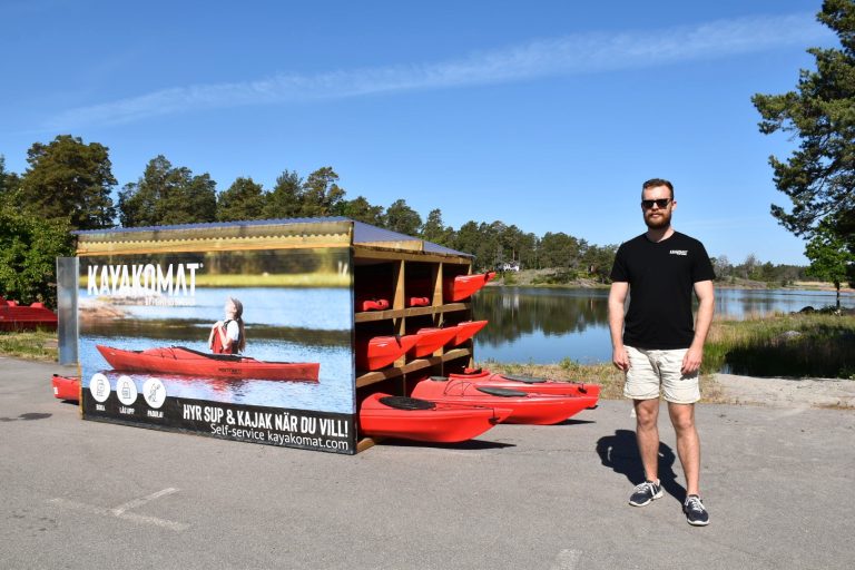 Felix Höggren, driver kayakomaten i Oskarshamn