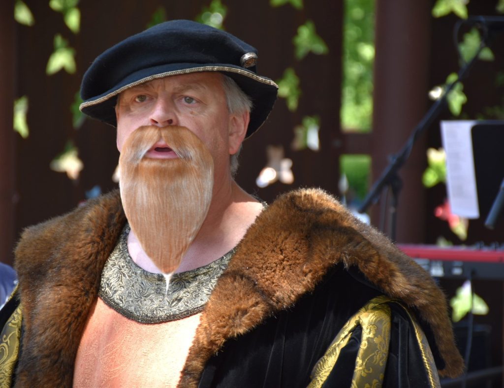 Gustav Vasa håller tal i stadsparken i Oskarshamn