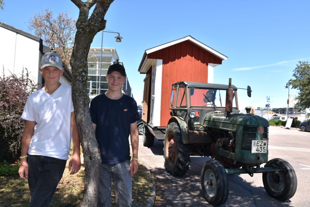 Viktor Petersson och Anton Elgelöf har byggt en egen husvagn