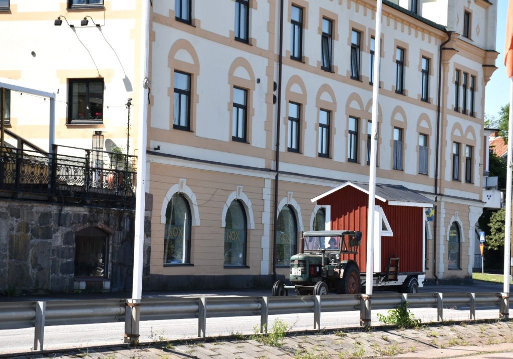 Viktor Petersson och Anton Elgelöf har byggt en egen husvagn