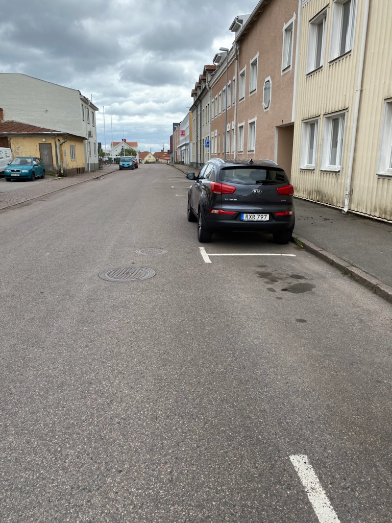 Tomt på bilar på parkeringsplatser i Oskarshamn