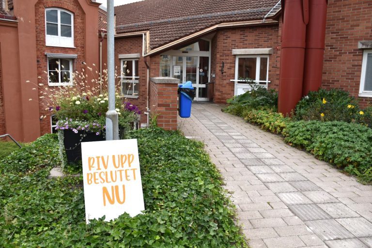 Uppmaning till politiker: "Riv upp beslutet nu"