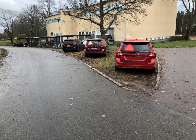 Parkering vid Vallhallaskolan i Oskarshamn