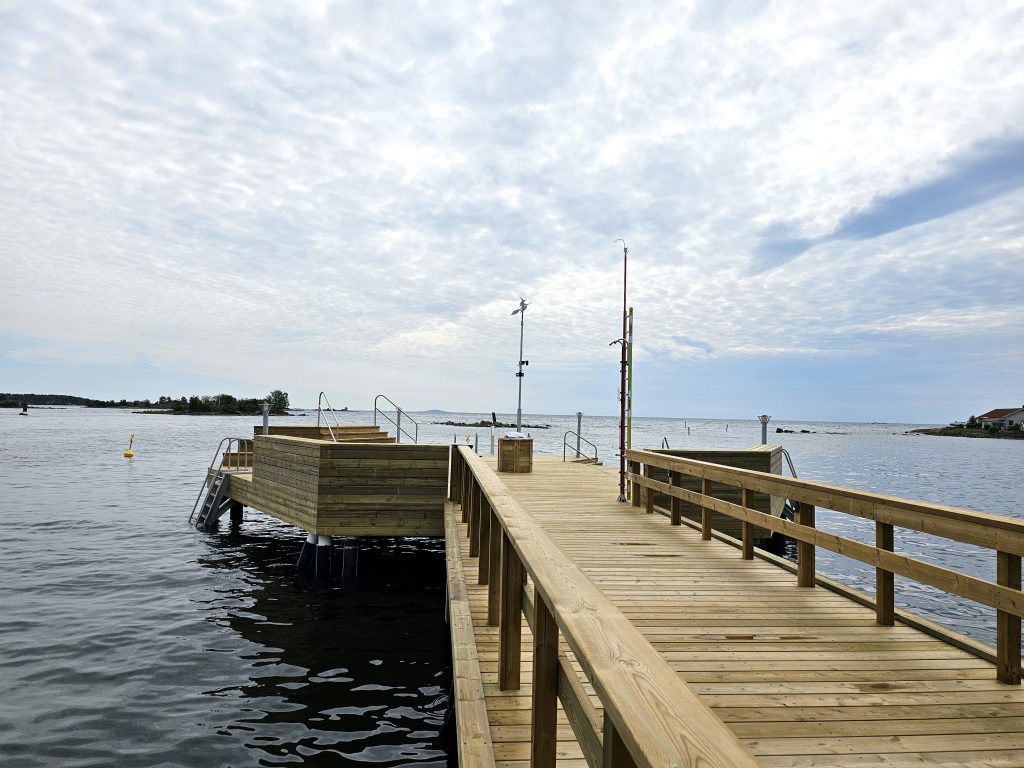 Nya badbryggan vid Havslätts badplats i Oskarshamn.