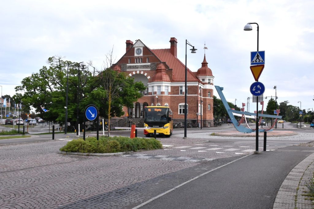 Järnvägsstationen i Oskarshamn, bussar, Kalmar länstrafik, KLT, Skeppsbron, Åsavägen, rondell, vingnöten, kollektivtrafik