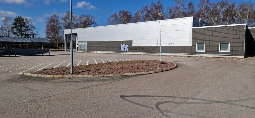 Klotter på nedlagd Coop-butik i Mönsterås