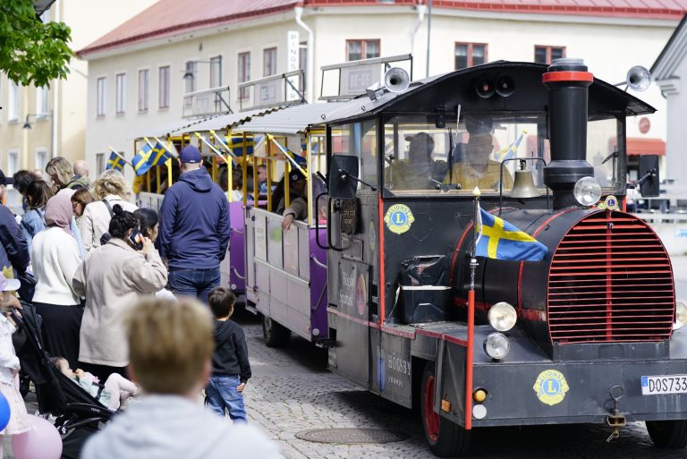 Tolvskillingsmarken