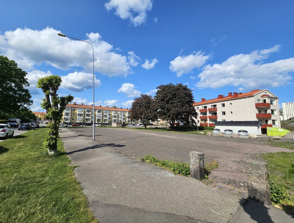 Hyreshustomt på Allévägen i Oskarshamn. Foto: Peter A Rosén
