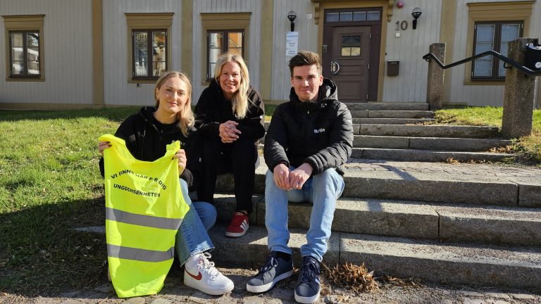 Det är ungdomsenheten som samordnar alla vuxna som vill ställa upp för en trygg skolavslutning