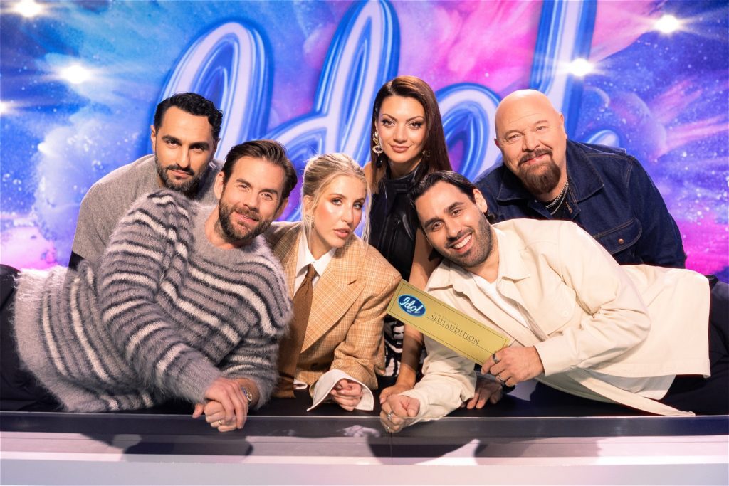 Idol-juryn med programledarna