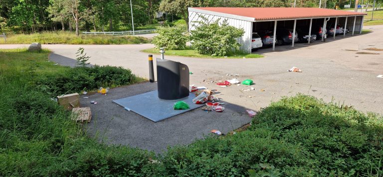 Nedskräpning på Ingenjörsvägen i Kristineberg i Oskarshamn. Foto: Privat