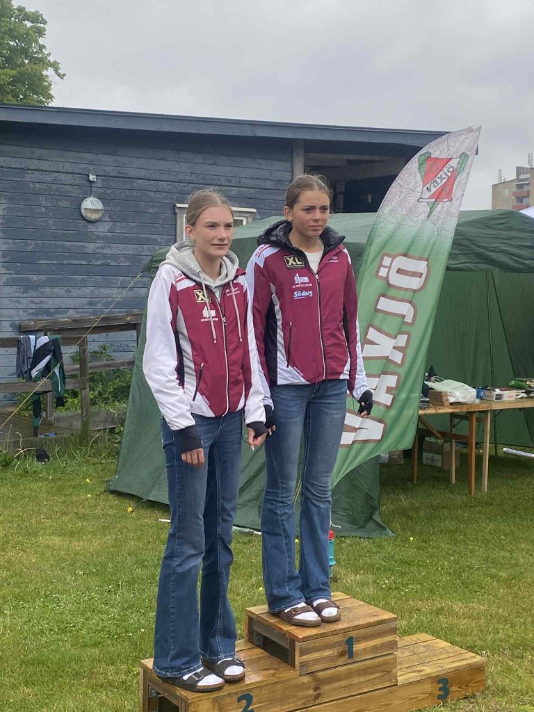 Ester Löfqvist och Marit Grendelmeier (Sanna Grendelmeier saknas på bilden). Foto: SOK Viljan