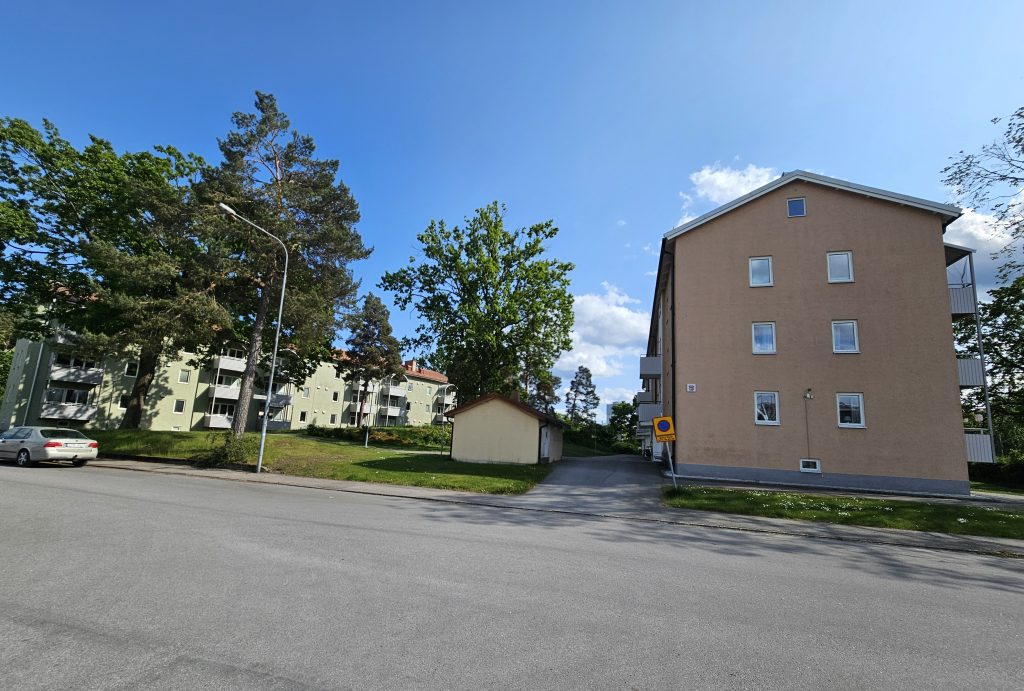 Stengatan 18, till vänster) och Trastvägen 1 i Oskarshamn. Foto: Peter A Rosén