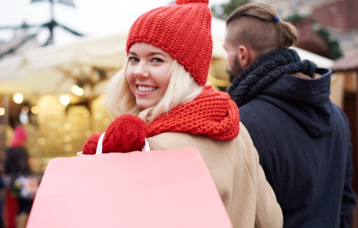 Shopping på julmarknad