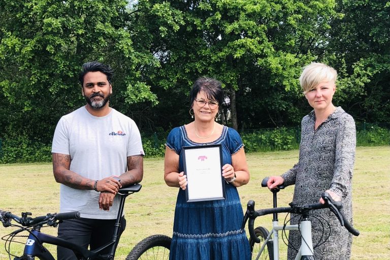 Pris till Ålems cykelklubb