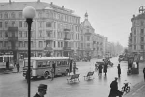 Majorstukrysset i 1939. Hjørnegården i Majorstuveien 38 er siden revet.