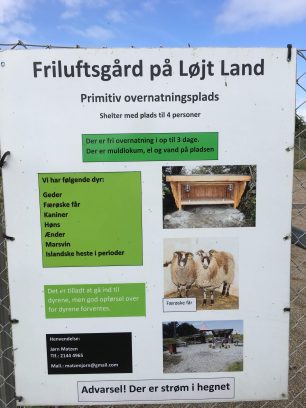 Schild: Tiere auf dem Platz