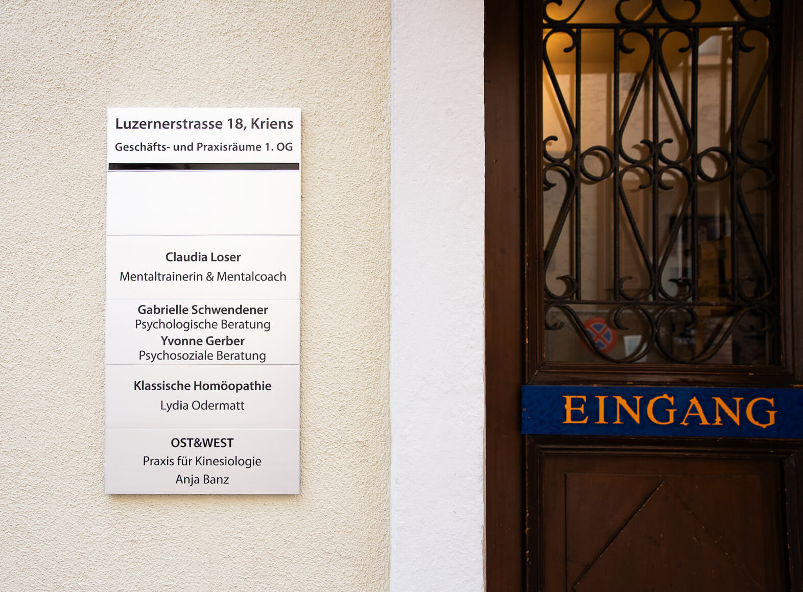 Beschriftung von Ost und West - Praxis fuer Kinesiologie - Anja Banz