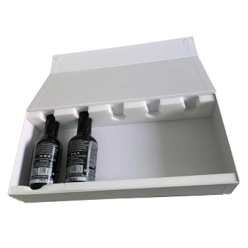 Packaging de alimentación. Estuche para 5 botellas de aceite. Vista frontal de la caja abierta con 2 botellas en su interior.