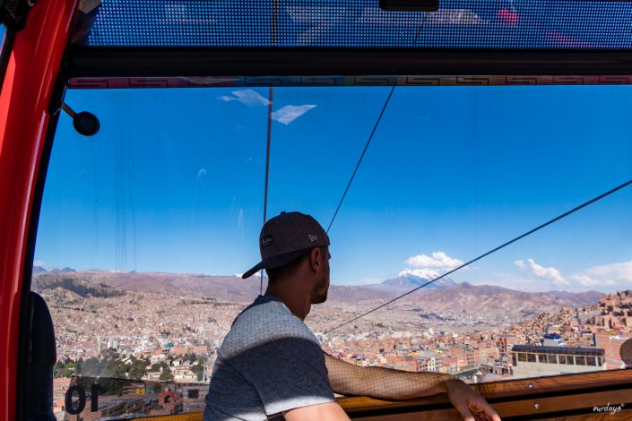 bolivia, Bolivien, la Paz, El Alto, cable cars, Seilbahn, Doppelmayr, witchmarket, street art, red cap walking, zebra