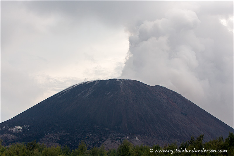 Krakatau-volcano-november-2013(IMG_5910)