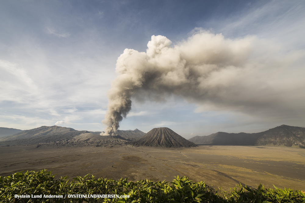 Bromo Eruption December 2015 Indonesia Java ash-plume