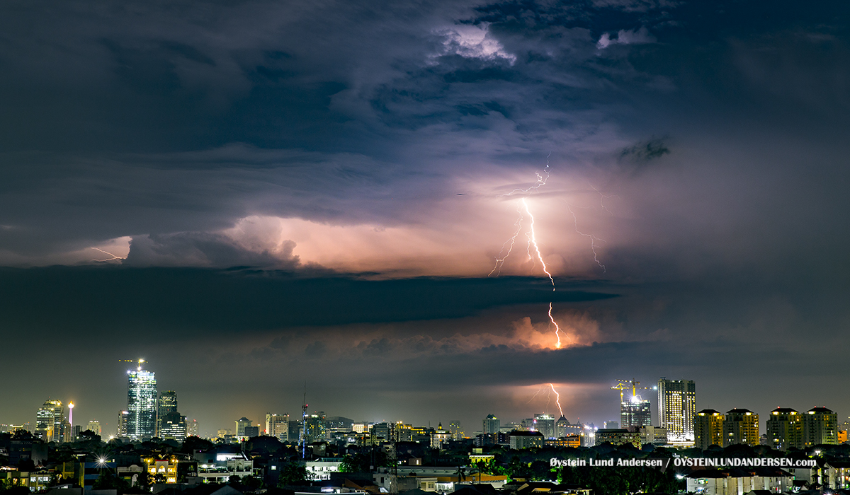 Thunderstorm lightning Jakarta 2017 kilat