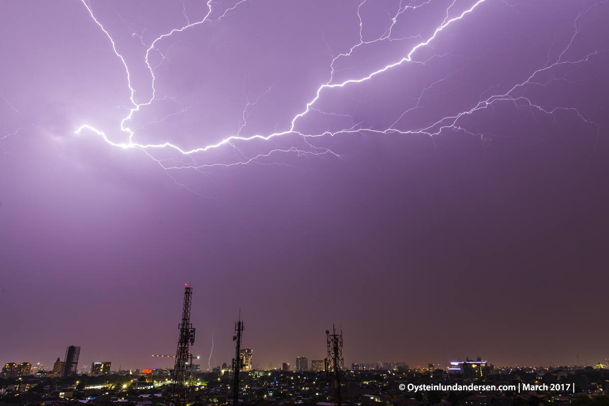 jakarta kilat lightning thunderstorm Cumulonimbus cloud thunder indonesia