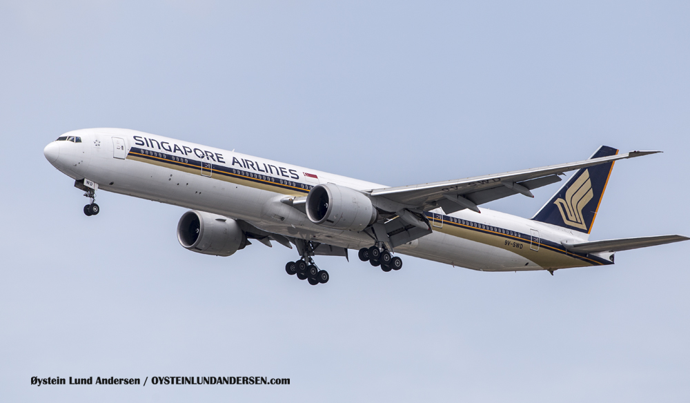 Singapore 777-200ER arriving from Singapore (23 December 2015)