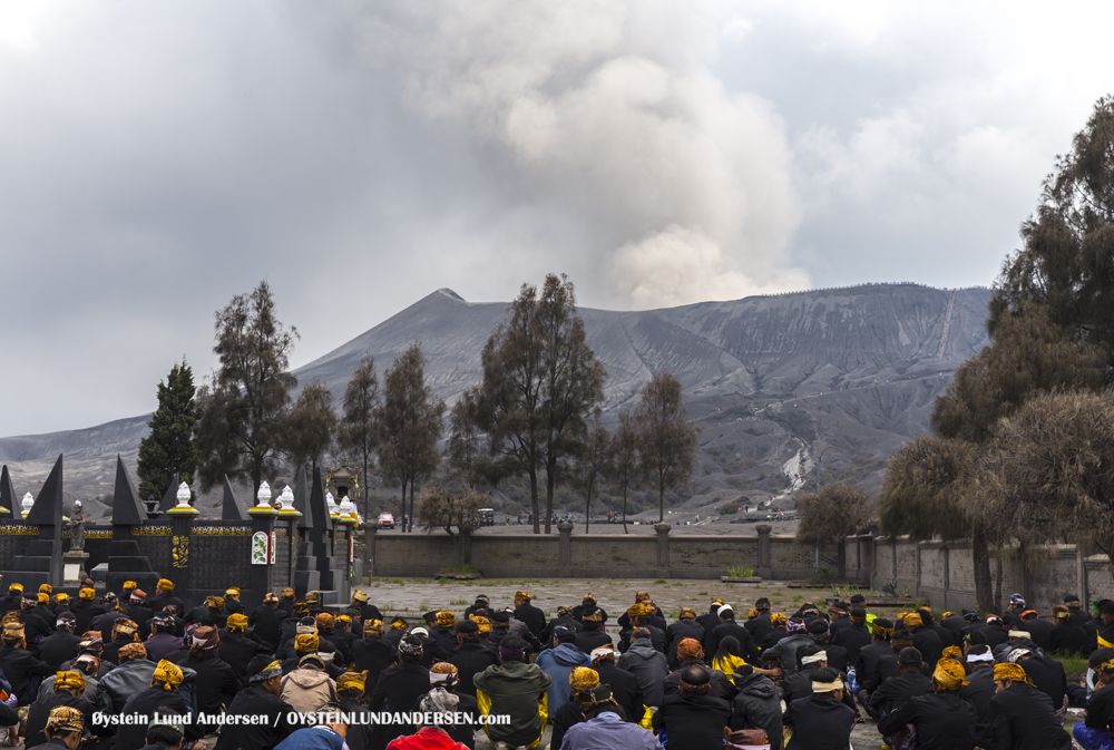 Camara Lawang-Kuningan Hindu Festival 2016 Bromo Indonesia