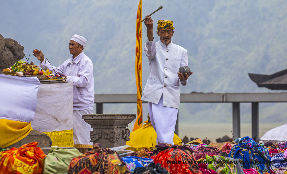 Camara Lawang-Kuningan Hindu Festival 2016 Bromo Indonesia