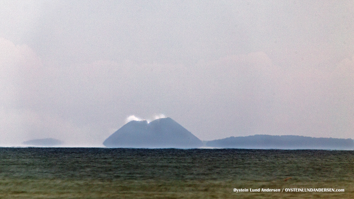 Krakatau krakatoa volcano Indonesia geology Sunda Strait 2016 West java