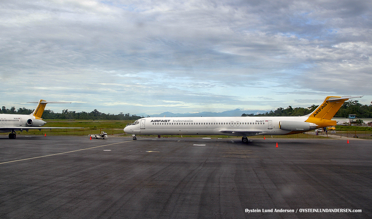 MD82 (PK-OCT) timika airport papua spotting Freeport McMoRan