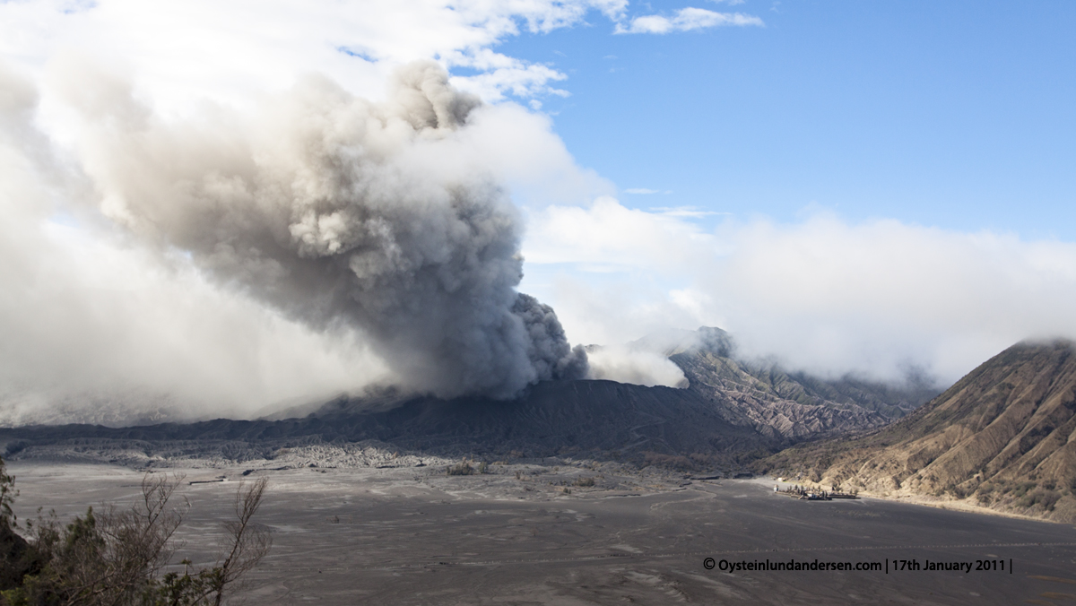 Bromo Tengger Erution Erupting 2011 Indonesia volcano